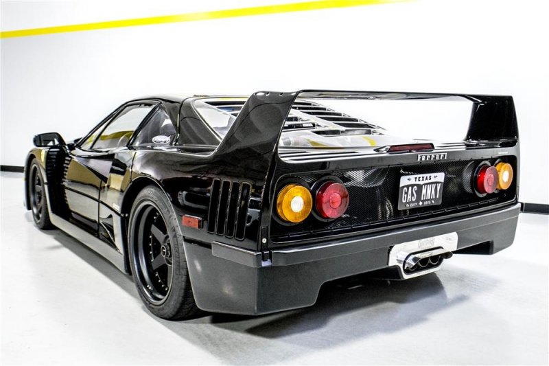 Ferrari F40 от Gas Monkey Garage продан за 742 500$