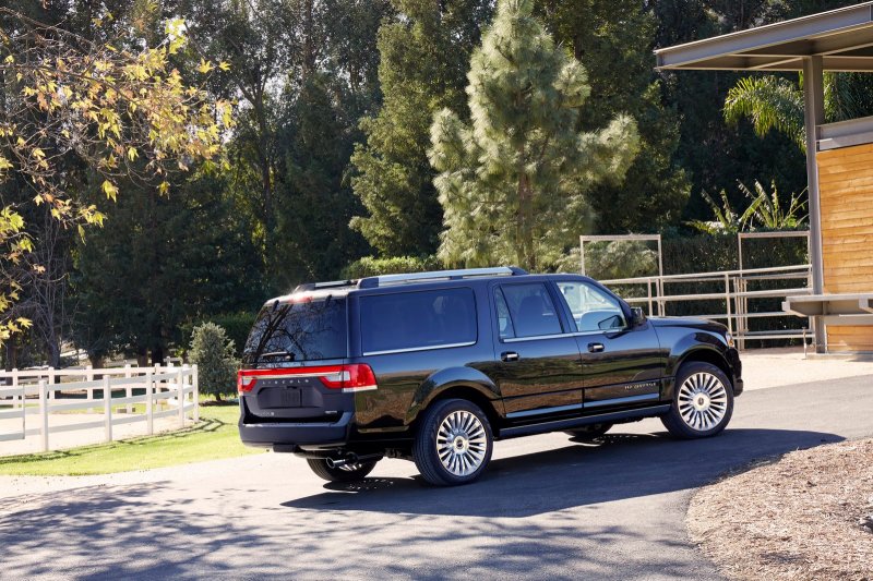 Lincoln рассекретил внедорожник Navigator 2015 года