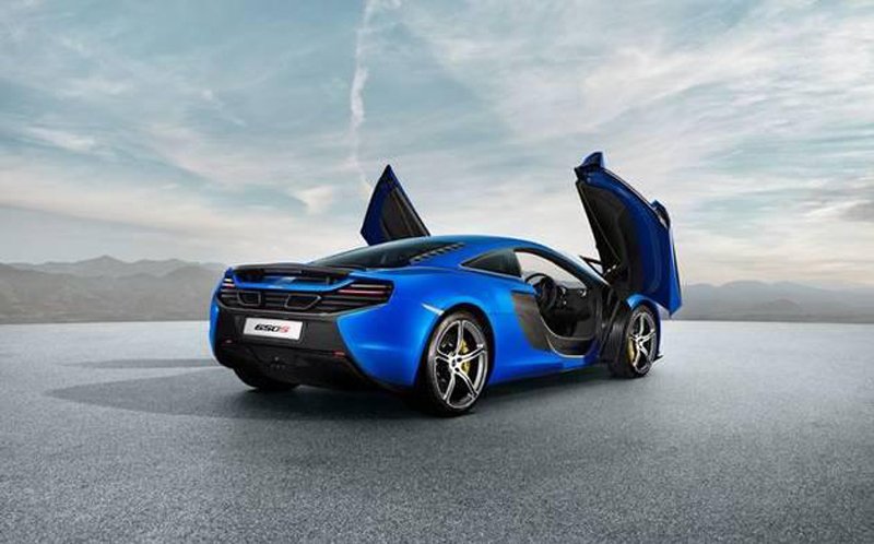 В сети появились официальные снимки суперкара McLaren 650S  