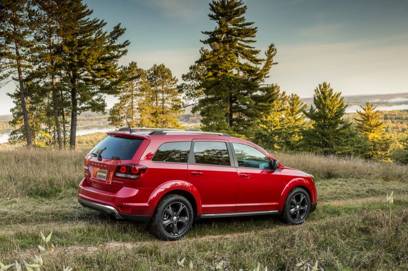 У минивэна Dodge Journey появилась вседорожная версия Crossroad