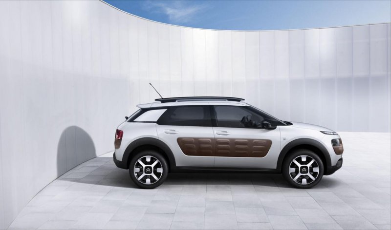 Citroen рассекретил серийную версию кроссовера C4 Cactus