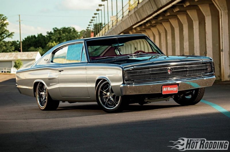 Dodge Charger 1966 с двигателем HEMI V8 III