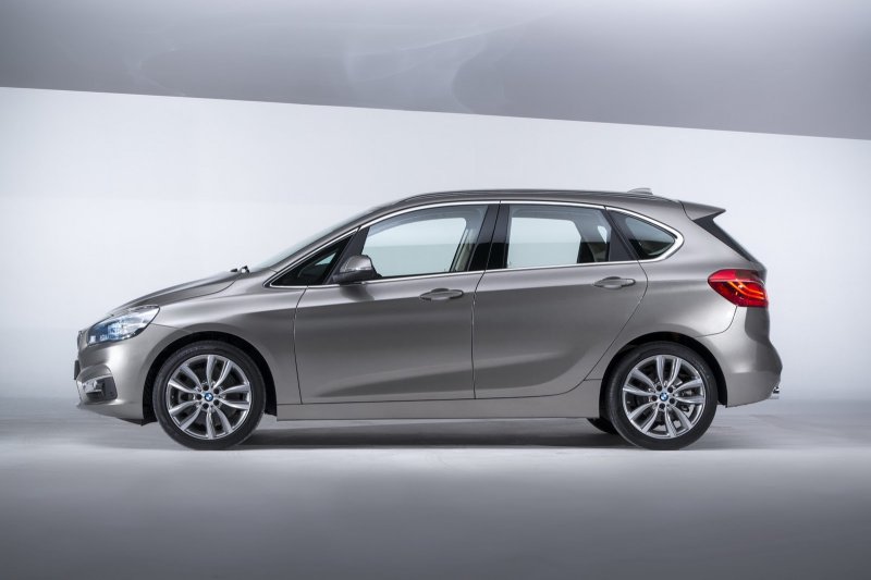 BMW рассекретил серийный компактвэн 2-Series Active Tourer