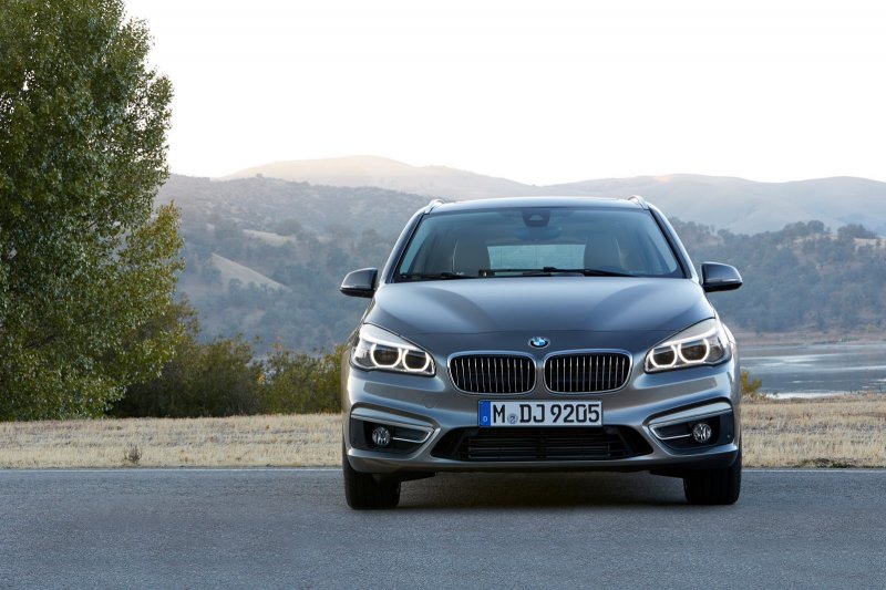 BMW рассекретил серийный компактвэн 2-Series Active Tourer