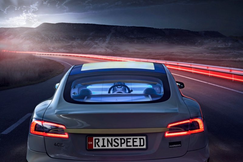 Rinspeed XchangE - автопилотируемый хэтчбек на базе Tesla  