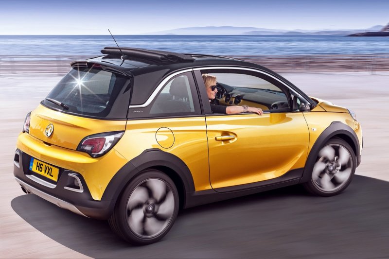 Opel Adam Rocks - хэчтбек с амбициями кроссовера