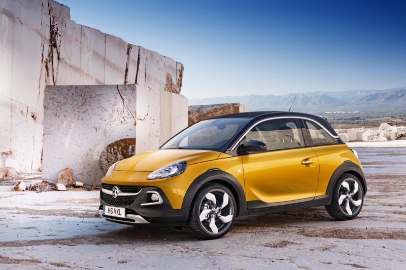 Opel Adam Rocks - хэчтбек с амбициями кроссовера