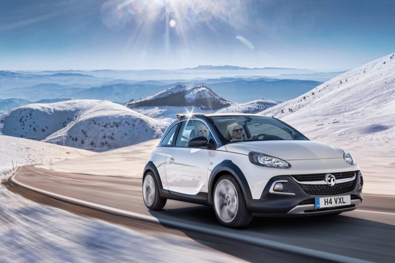 Opel Adam Rocks - хэчтбек с амбициями кроссовера