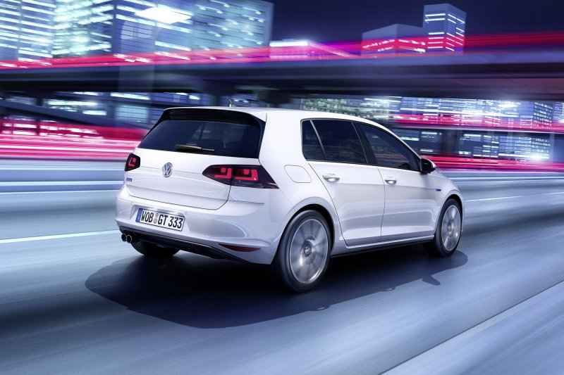 Volkswagen выпустил гибридный «хот-хэтч» Golf GTE