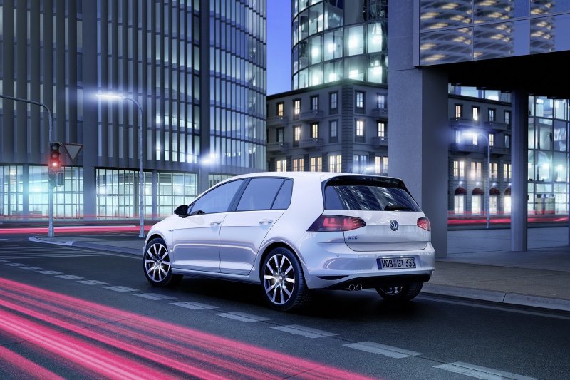 Volkswagen выпустил гибридный «хот-хэтч» Golf GTE