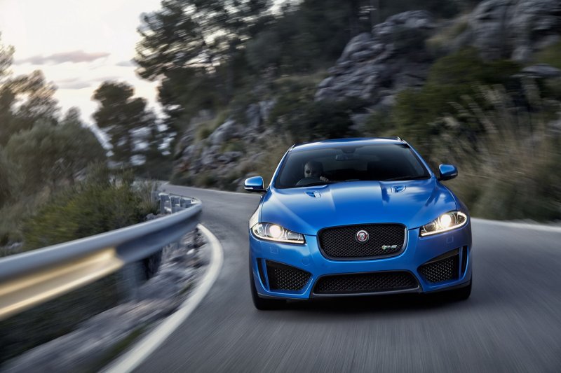 Jaguar рассекретил спортивный универсал XFR-S Sportbrake