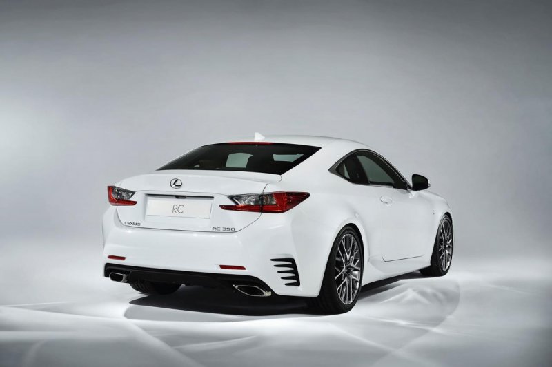 Lexus привезет в Женеву купе RC 350 F Sport