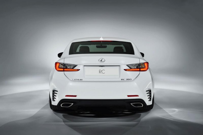 Lexus привезет в Женеву купе RC 350 F Sport