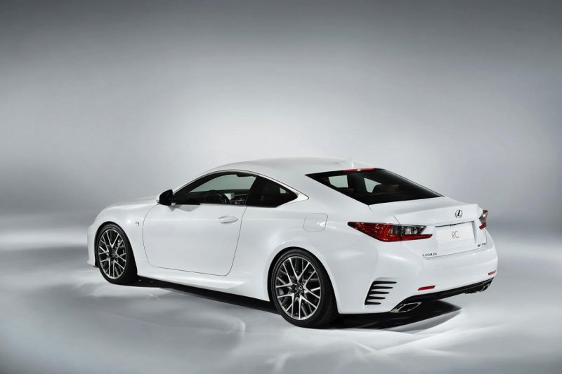 Lexus привезет в Женеву купе RC 350 F Sport