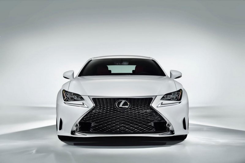 Lexus привезет в Женеву купе RC 350 F Sport