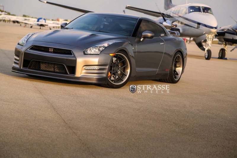 Nissan GT-R Black Edition от AMS Performance и Strasse Wheels