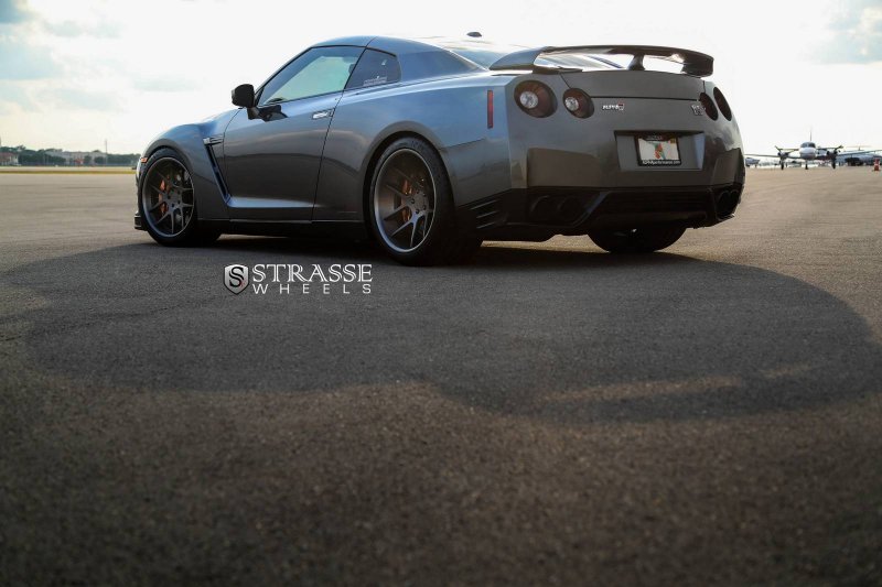 Nissan GT-R Black Edition от AMS Performance и Strasse Wheels