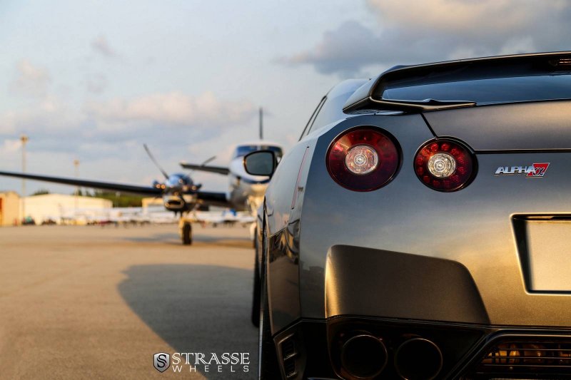 Nissan GT-R Black Edition от AMS Performance и Strasse Wheels