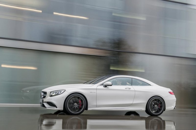 Mercedes-Benz рассекретил спорткупе S63 AMG Coupe 