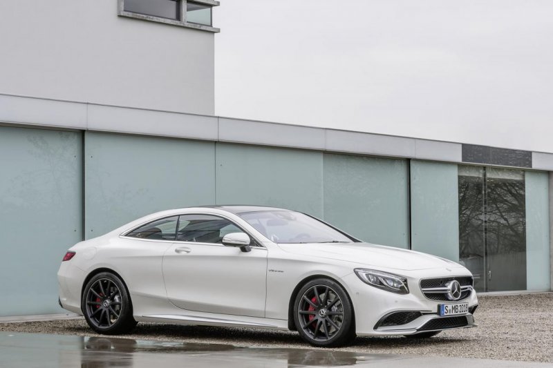 Mercedes-Benz рассекретил спорткупе S63 AMG Coupe 