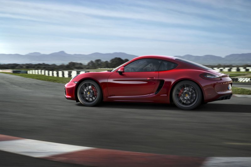 Porsche представил новые модификации Boxster GTS и Cayman GTS