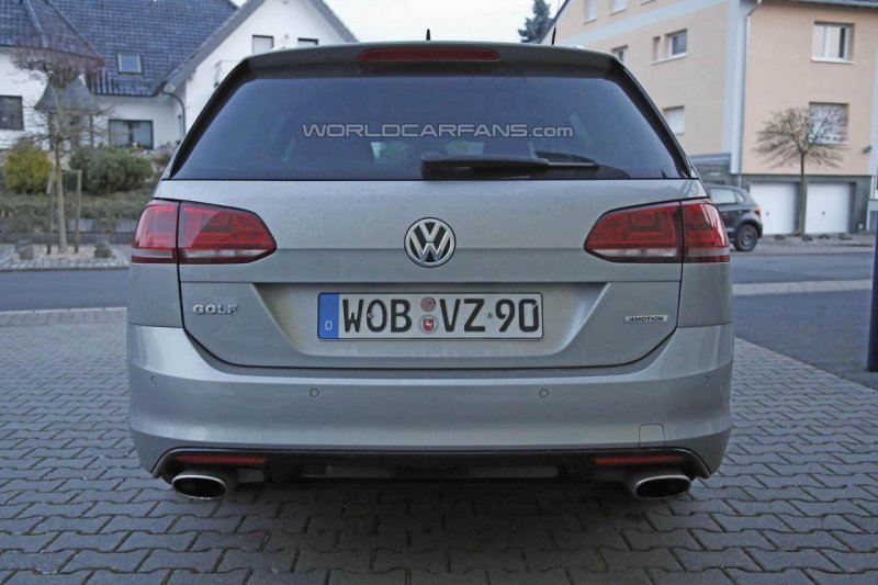 Фотошпионы заметили тестовый Volkswagen Golf R Estate