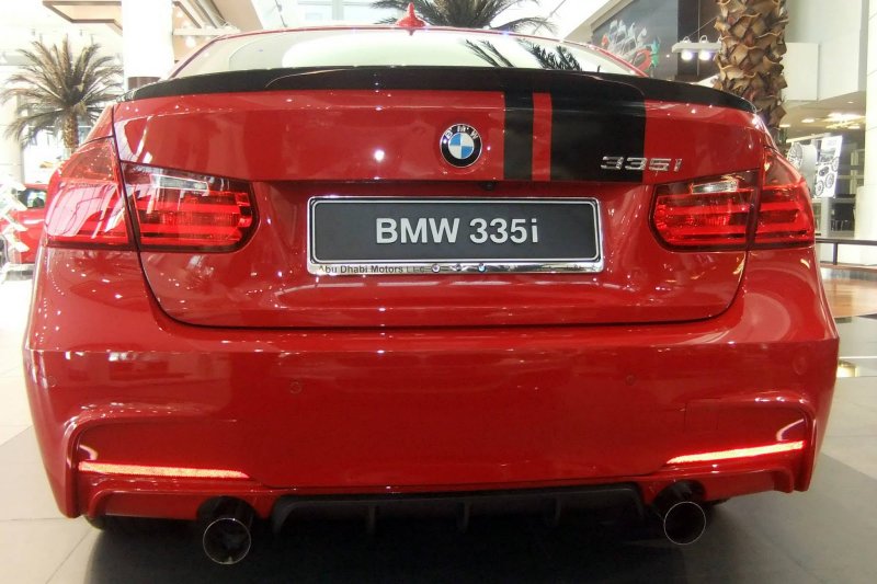 BMW 335i в заводском тюнинг-пакете M Performance