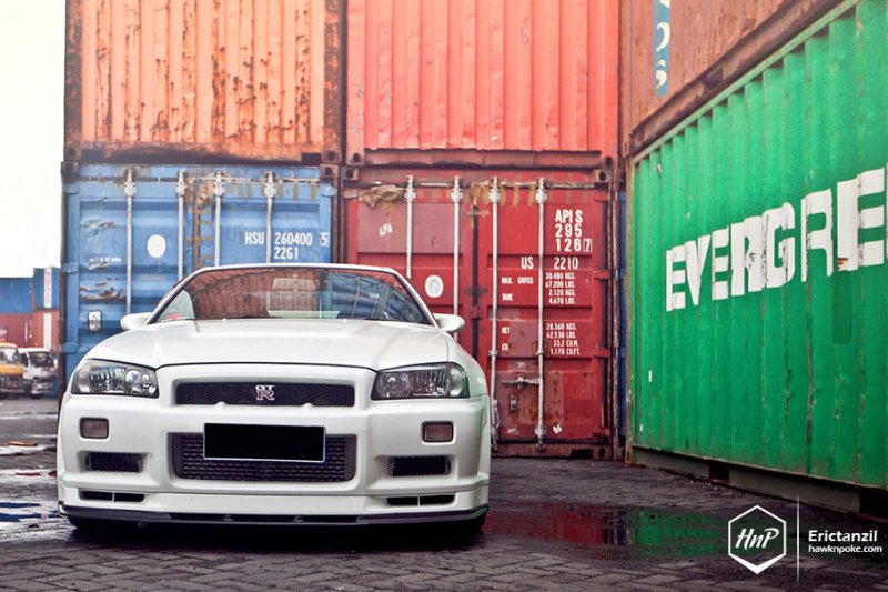 Настроенный Nissan Skyline GT-R R34 V-Spec из Индонезии