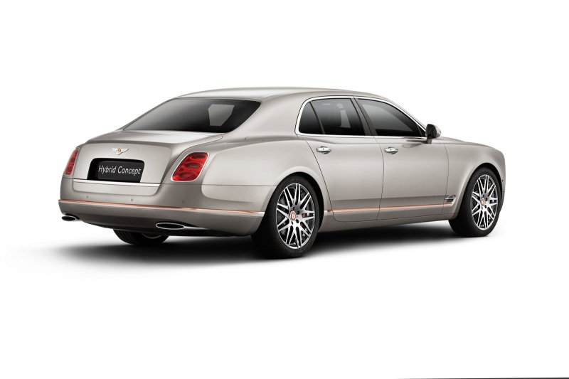 В Пекине покажут гибридную версию Bentley Mulsanne