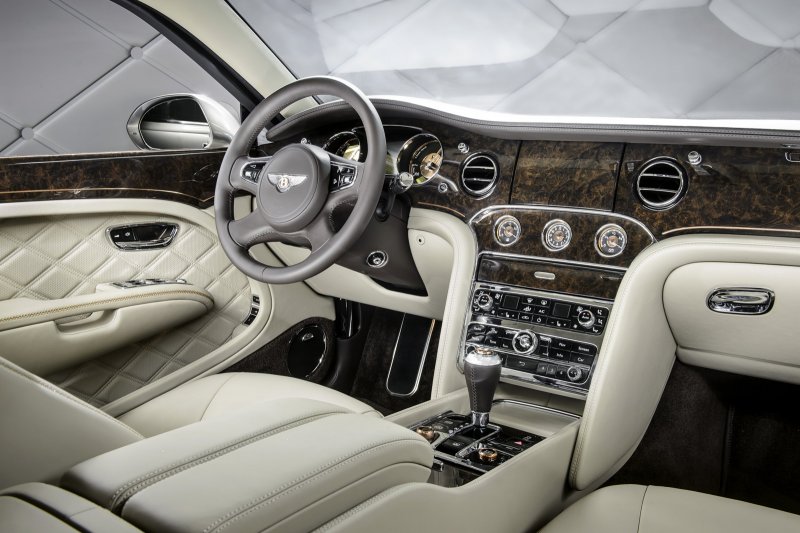 В Пекине покажут гибридную версию Bentley Mulsanne