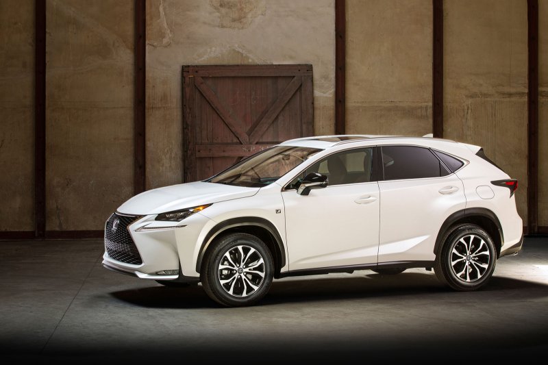 Lexus рассекретил компактный кроссовер NX