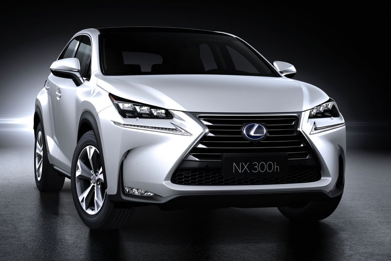 Lexus рассекретил компактный кроссовер NX