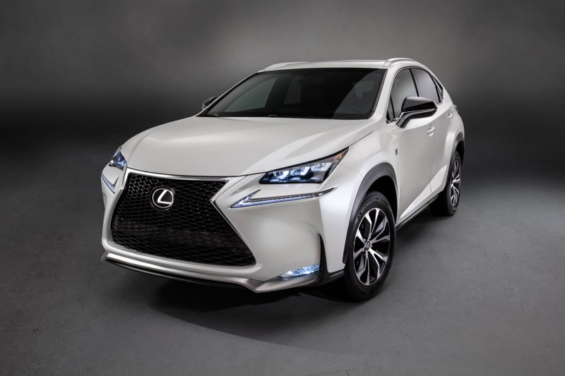 Lexus рассекретил компактный кроссовер NX