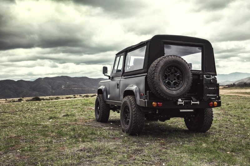 Icon оснастил Land Rover Defender 90 6,2-литровым двигателем LS3