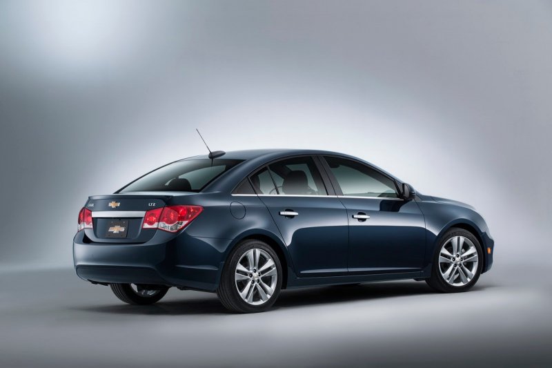 Chevrolet готовится к премьере обновленного Cruze 2015