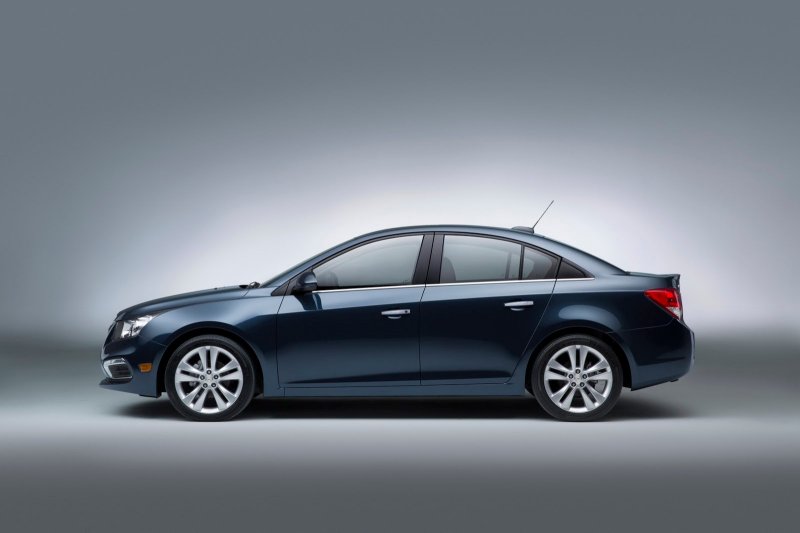 Chevrolet готовится к премьере обновленного Cruze 2015