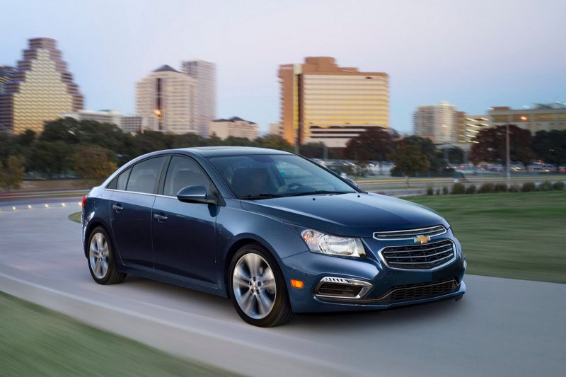 Chevrolet готовится к премьере обновленного Cruze 2015