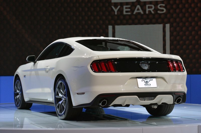 Нью-Йорк 2014: Ford Mustang 50 Year Limited Edition