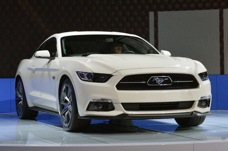 Нью-Йорк 2014: Ford Mustang 50 Year Limited Edition