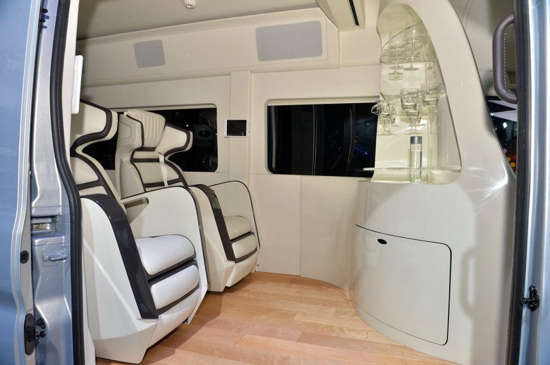 Нью-Йорк 2014: Ford Transit Skyliner Concept