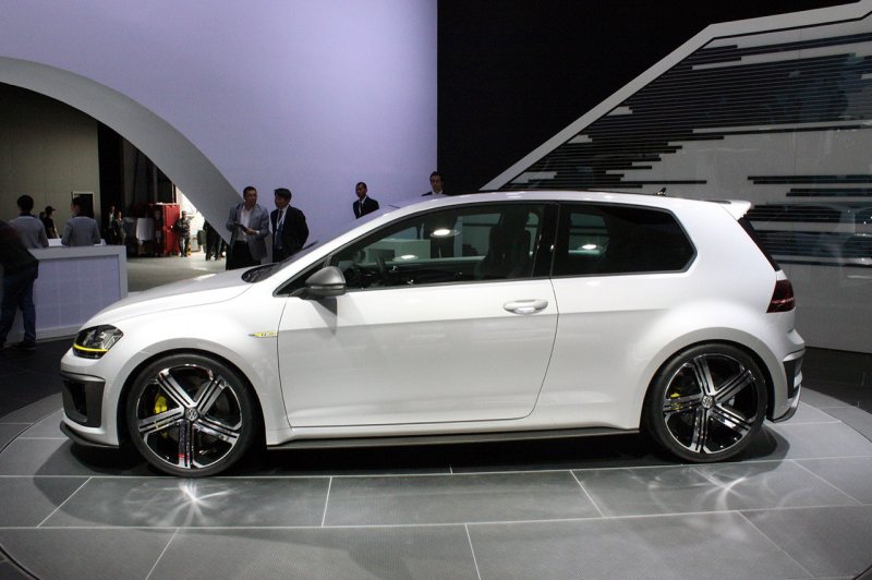 Пекин 2014: Volkswagen показал 400-сильный Golf R 400 Concept