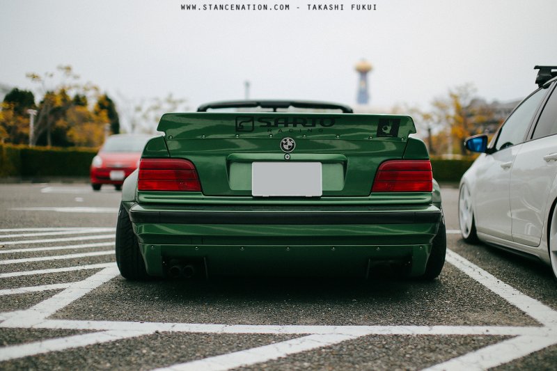 BMW 3-Series (E36) в широком обвесе Liberty Walk