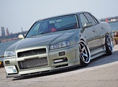 Седан Nissan Skyline R34 GT-T в эксклюзивном тюнинге