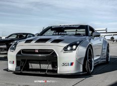 Nissan GT-R в обвесе Liberty Walk