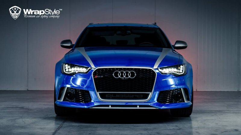 WrapStyle завернул универсал Audi RS6 в синюю хромовую пленку 