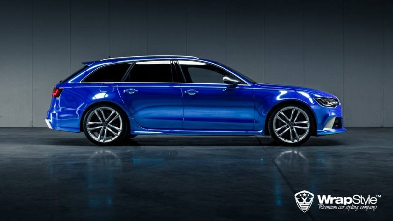WrapStyle завернул универсал Audi RS6 в синюю хромовую пленку 