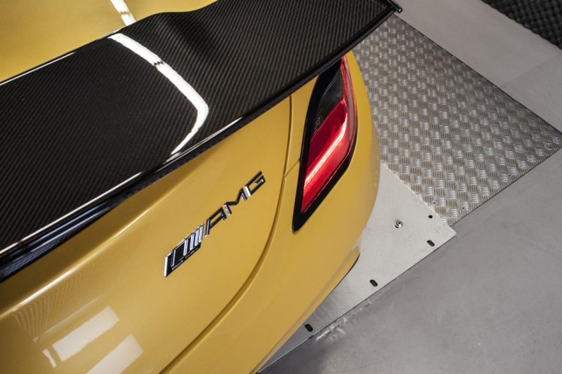 Mcchip-dkr добавил лошадей Mercedes-Benz SLS AMG Black Series 