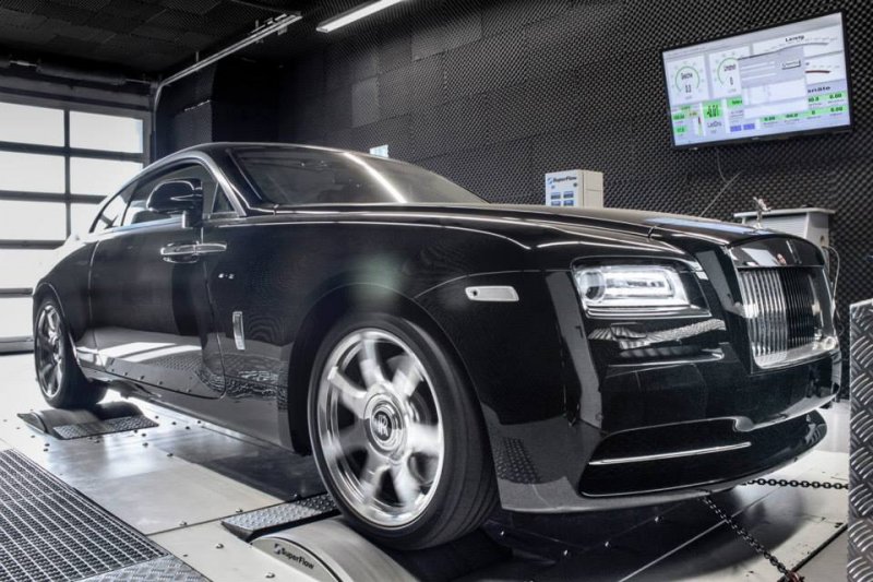 Mcchip-dkr увеличил мощность Rolls-Royce Wraith до 700 л. с.