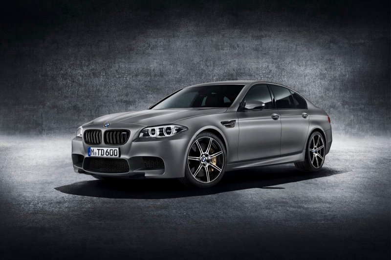 BMW представил 600-сильный M5 «30 Jahre M5» Special Edition