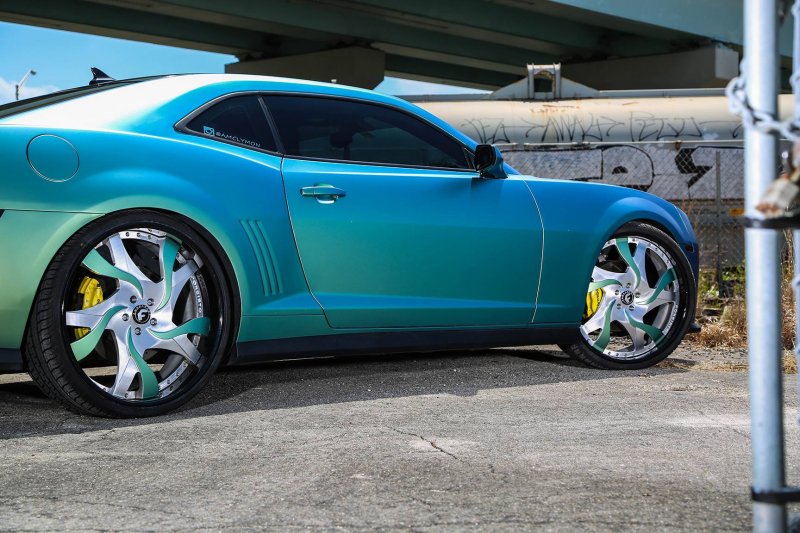 Chevrolet Camaro на 24-дюймовых дисках от Forgiato Wheels